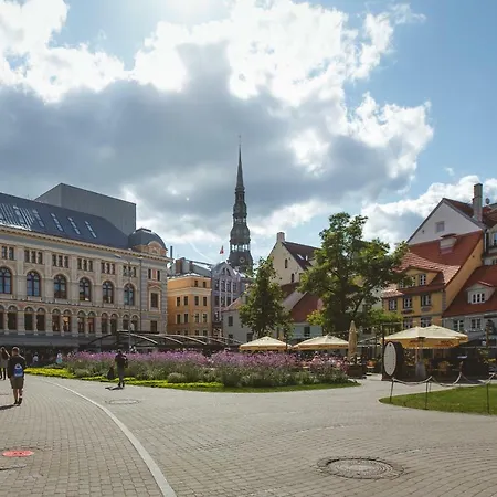 Centrally Located Old Town Loft *