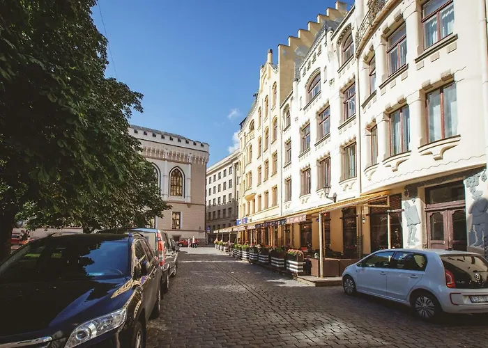 Centrally Located Old Town Loft Apartment *